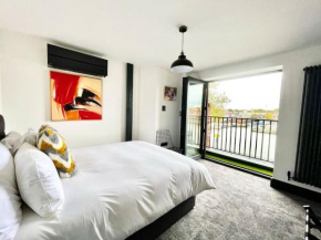 Duplex Apartment Harbourside city centre with free parking